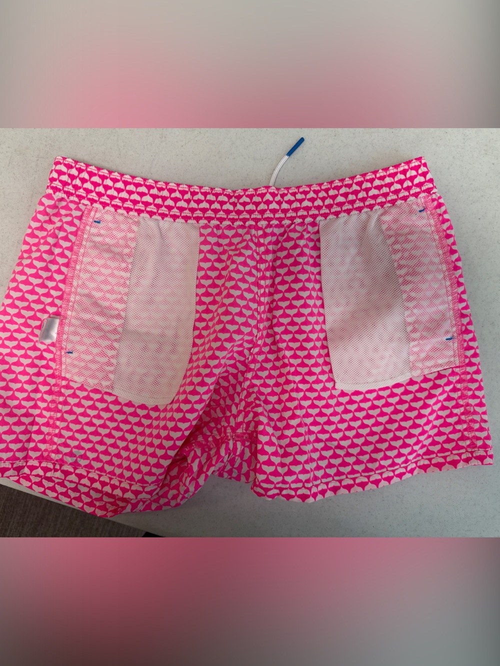 Vineyard Vines Pink Whale-Print Women’s Shorts - Picture 8 of 8